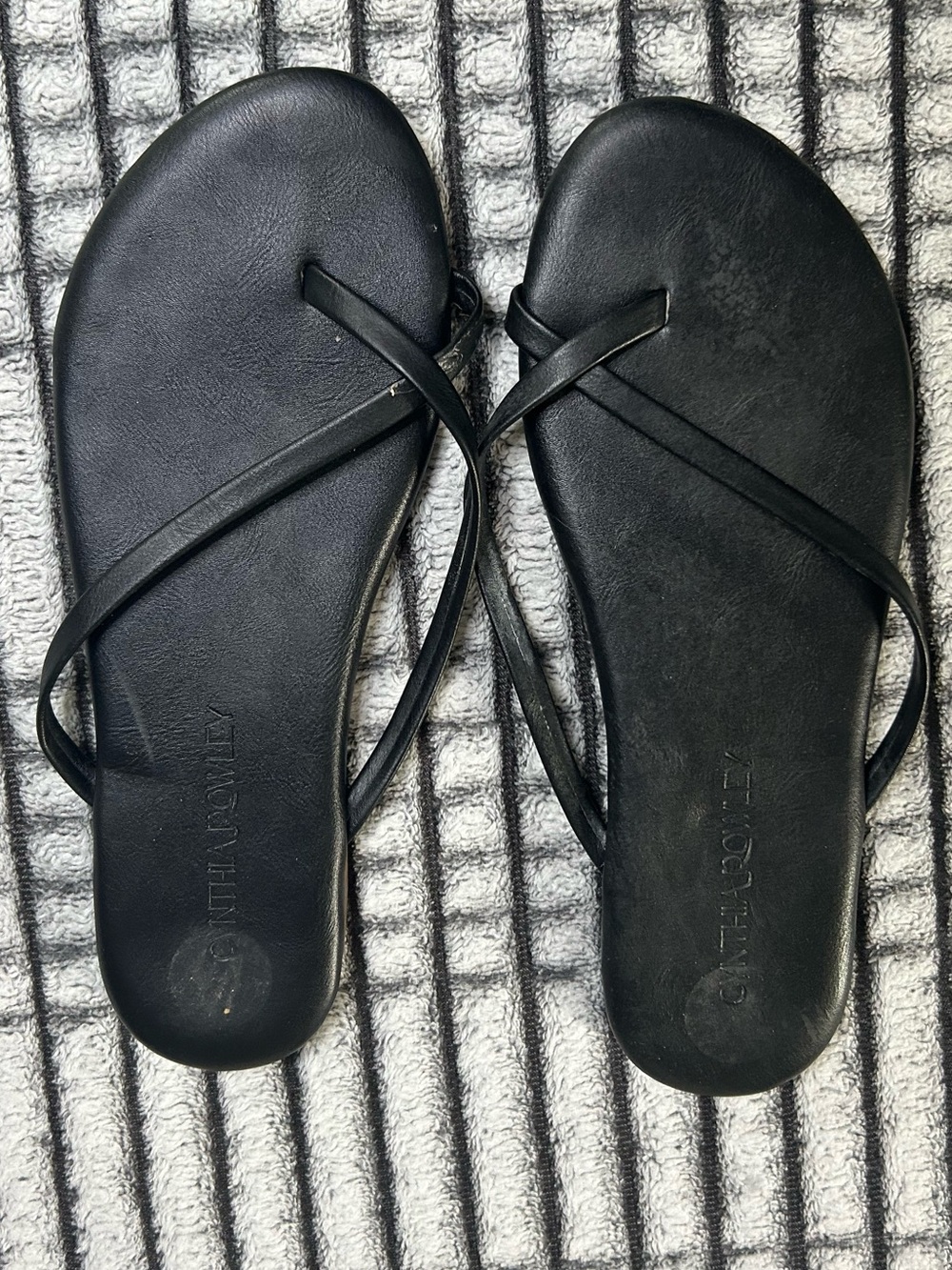Women’s Cynthia Rowley Cross-Strap Sandals (6.5)
